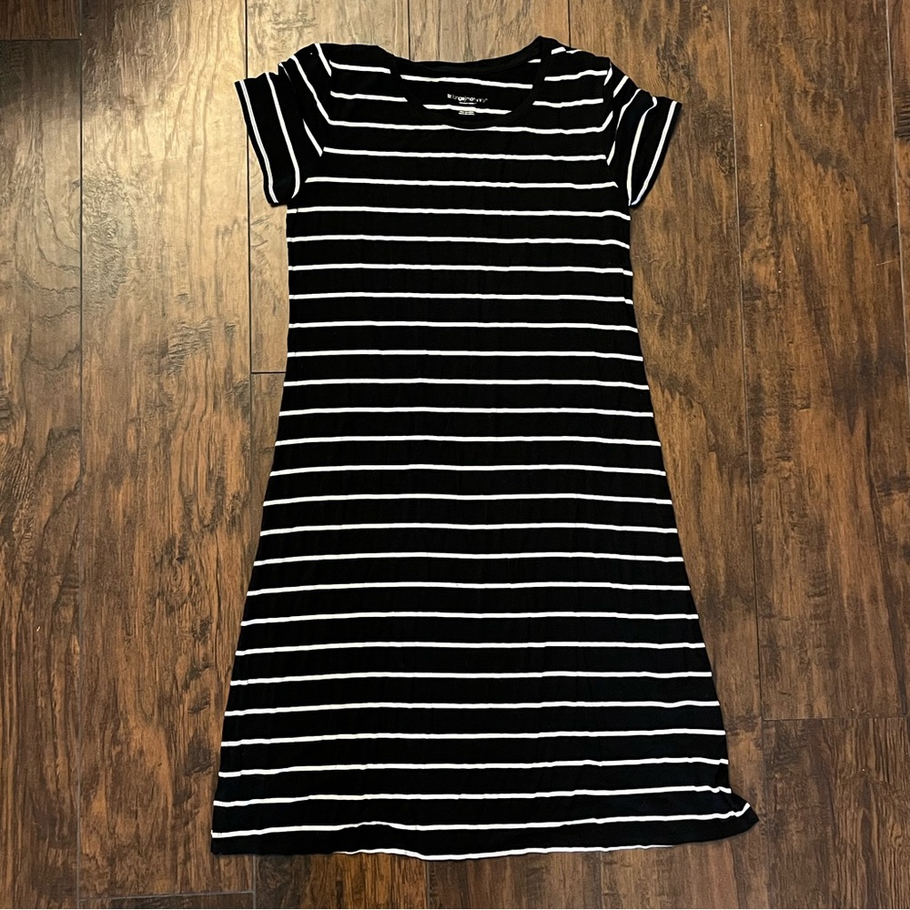 Liz Lange Maternity T-shirt Dress size Small